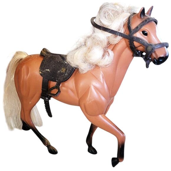 8" Vintage Beautiful Palomino Model Horse W/Rooted Mane & Tail ~Bridle & Saddle - Picture 5 of 10